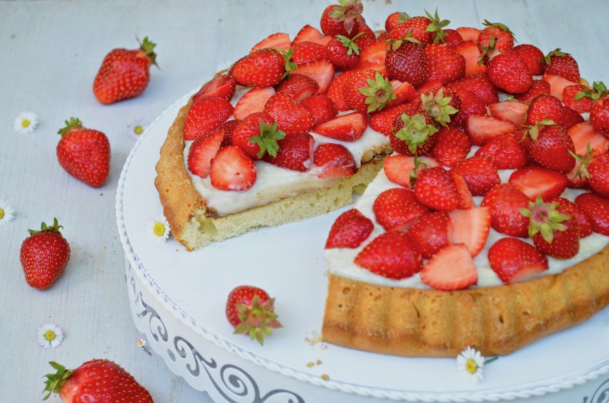 Erdbeer-Obstboden mit Milchcreme und Haselnussaufstrich | profumo di ...