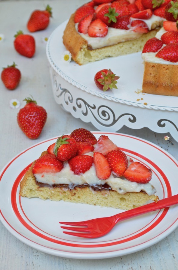 Erdbeer-Obstboden mit Milchcreme und Haselnussaufstrich | profumo di ...